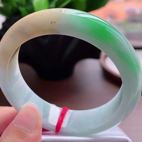 天然翡翠黄加绿正装手镯